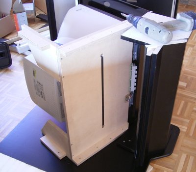 Mounting the monitor